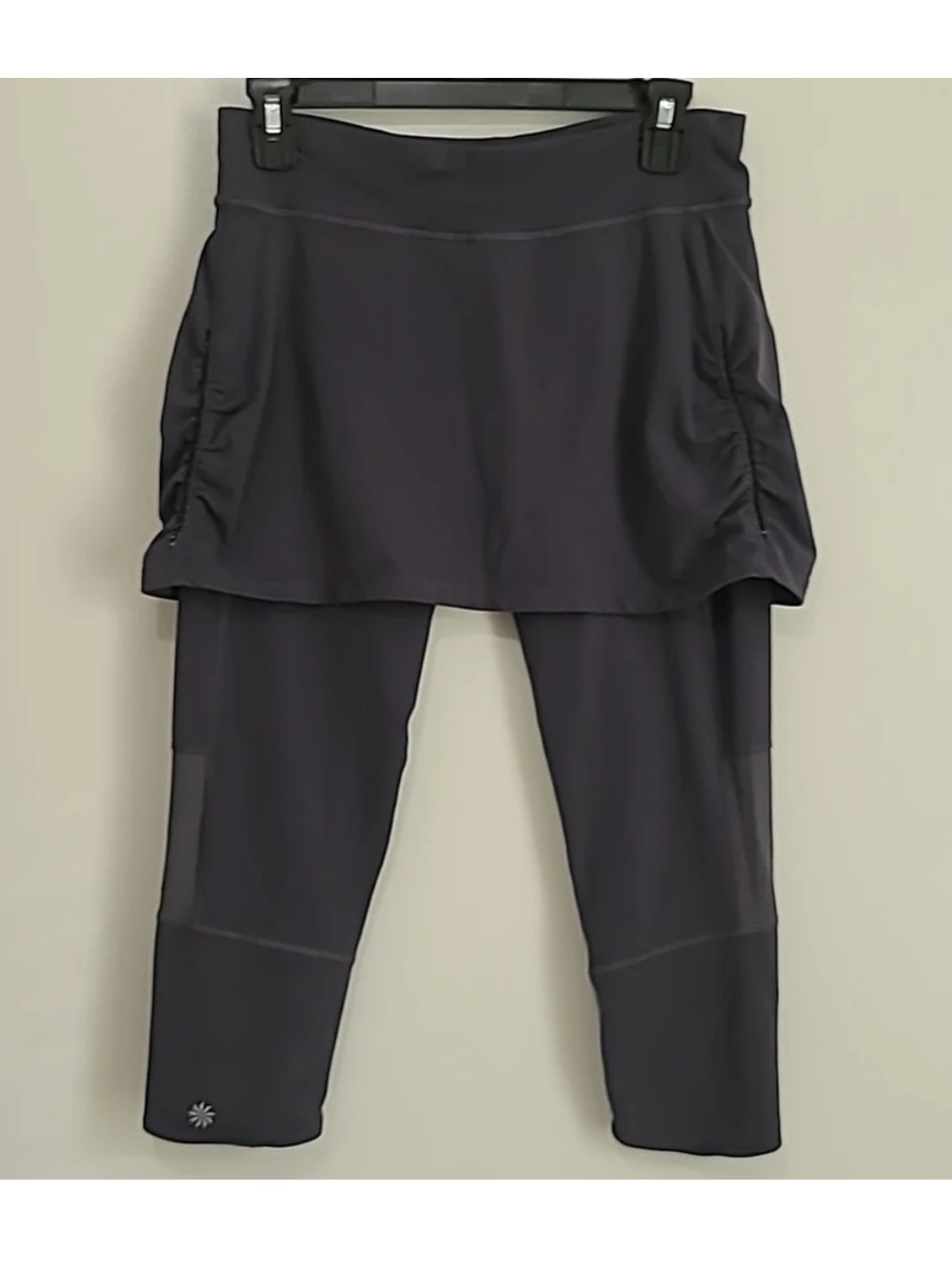 Athleta Contender gray 2 in 1 skirted crop leggings size medium